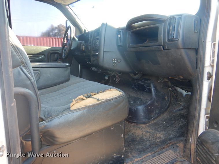 image for item DG1707 2008 GMC C5500  Crew Cab utility / service truck