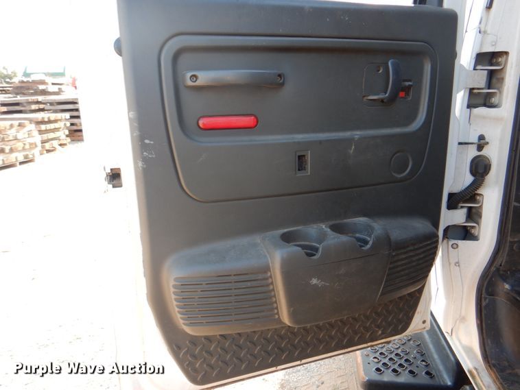 image for item DG1707 2008 GMC C5500  Crew Cab utility / service truck