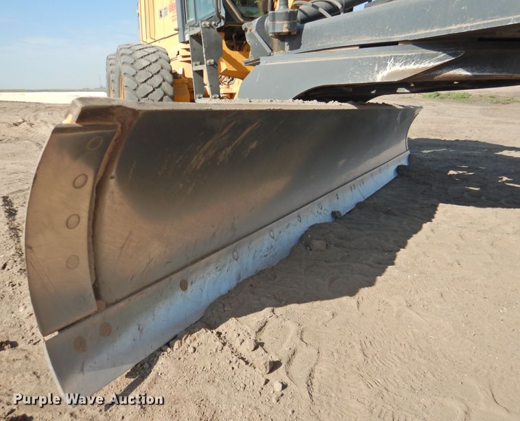 image for item DK2446 2012 John Deere 872GP  motor grader