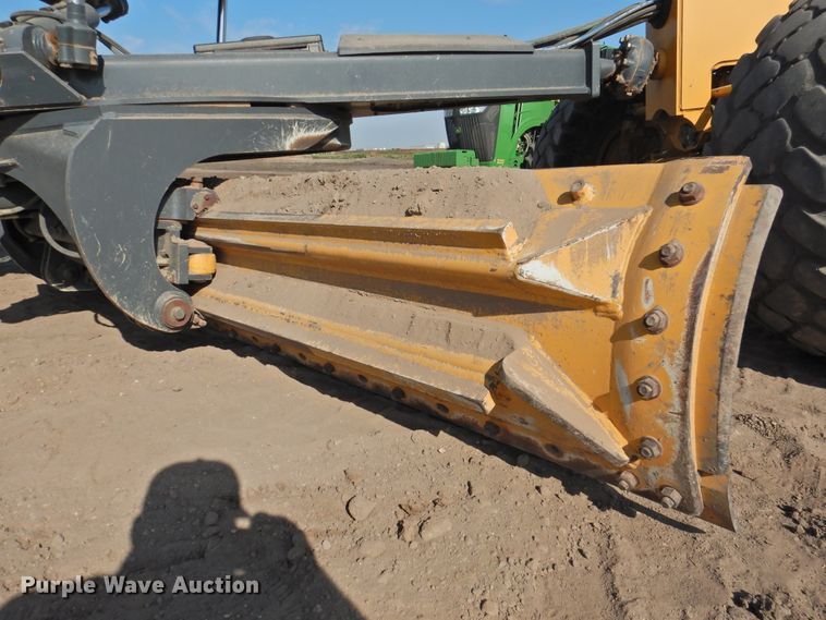 image for item DK2446 2012 John Deere 872GP  motor grader