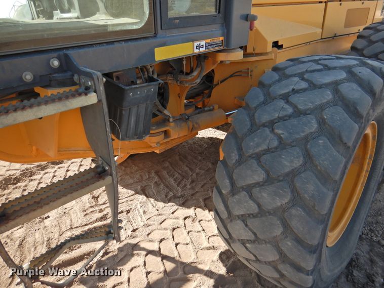 image for item DK2446 2012 John Deere 872GP  motor grader