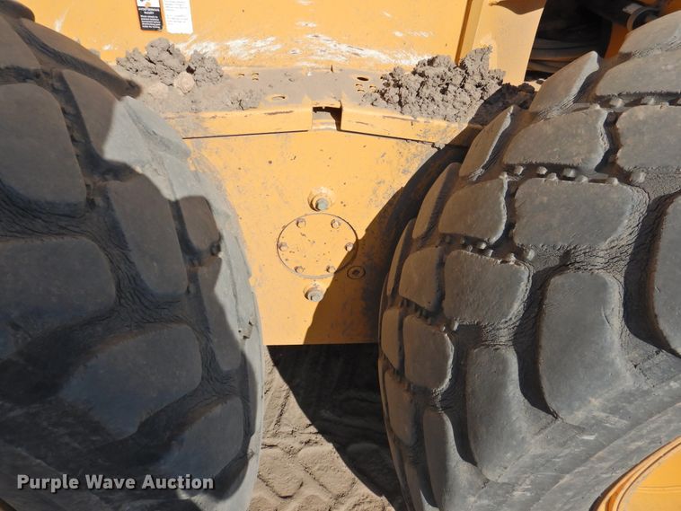 image for item DK2446 2012 John Deere 872GP  motor grader