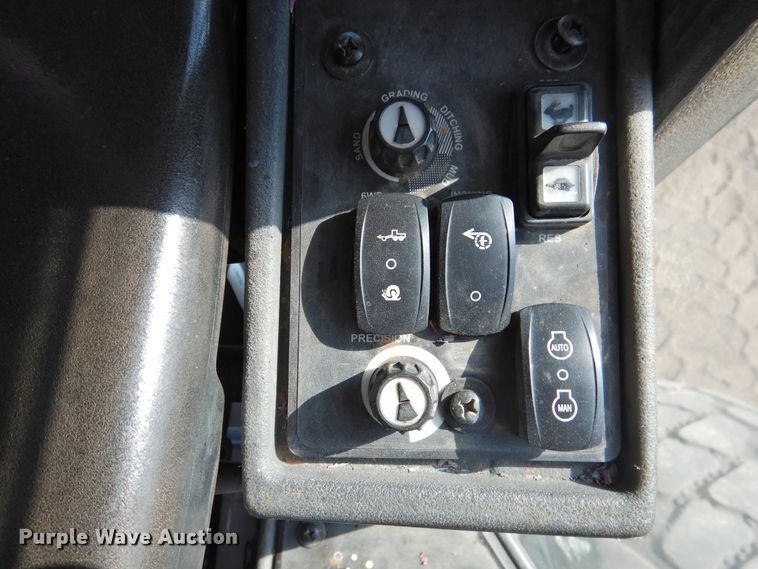 image for item DK2446 2012 John Deere 872GP  motor grader