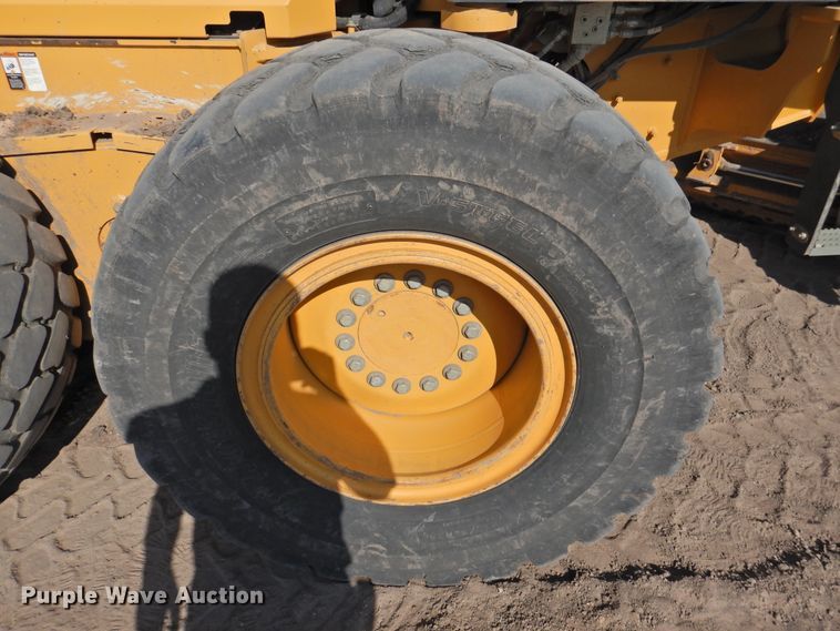 image for item DK2446 2012 John Deere 872GP  motor grader