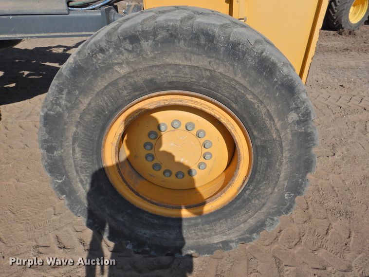 image for item DK2446 2012 John Deere 872GP  motor grader