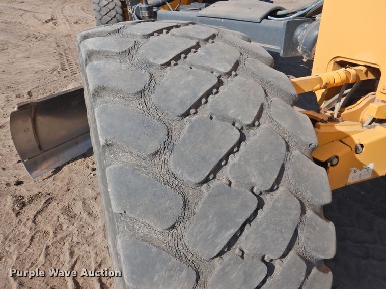 image for item DK2446 2012 John Deere 872GP  motor grader