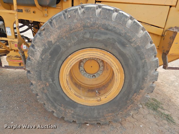image for item DK2450 2006 John Deere 644J  wheel loader