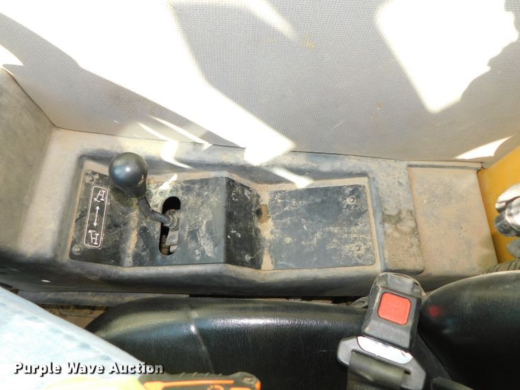 image for item DK8653 2012 Caterpillar TL642  telehandler