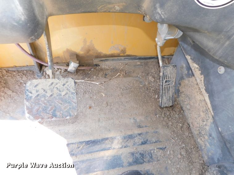 image for item DK8653 2012 Caterpillar TL642  telehandler