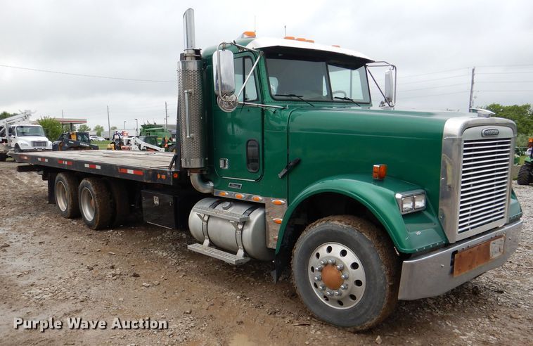 image for item DL8144 2007 Freightliner Classic  rollback truck