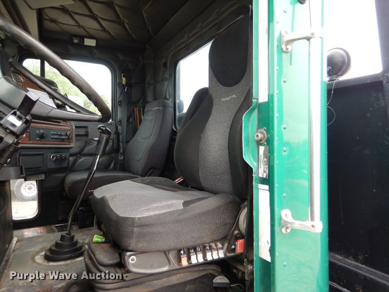 image for item DL8144 2007 Freightliner Classic  rollback truck