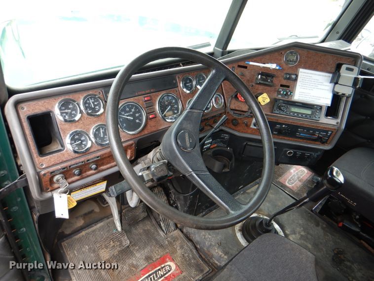 image for item DL8144 2007 Freightliner Classic  rollback truck