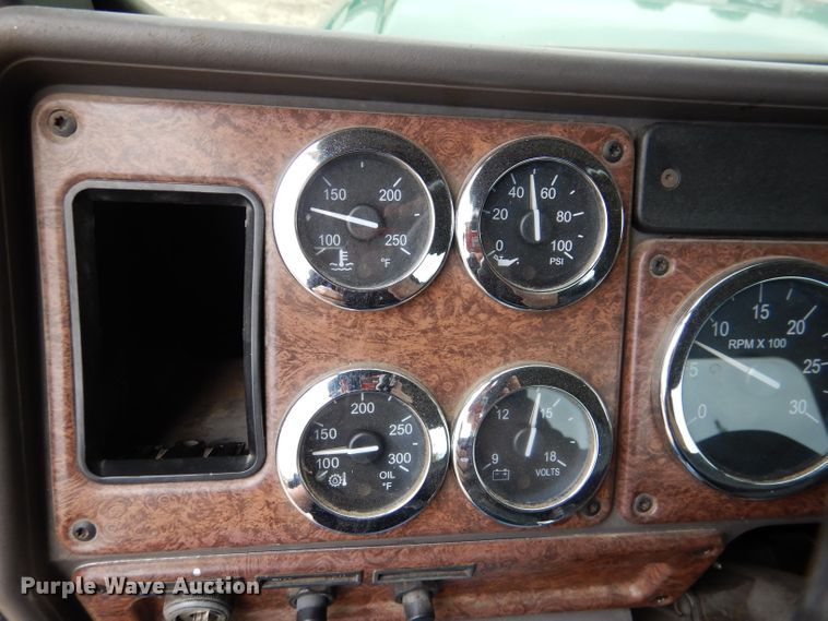 image for item DL8144 2007 Freightliner Classic  rollback truck