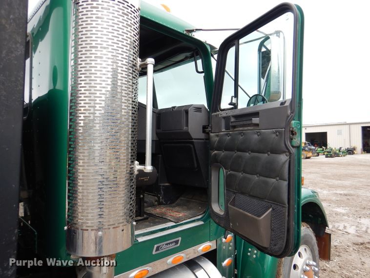 image for item DL8144 2007 Freightliner Classic  rollback truck