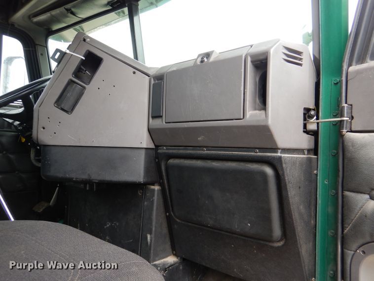 image for item DL8144 2007 Freightliner Classic  rollback truck