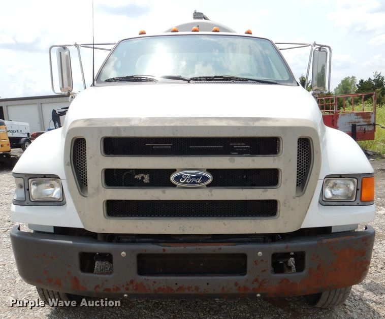 image for item DM0604 2004 Ford F650  vacuum truck