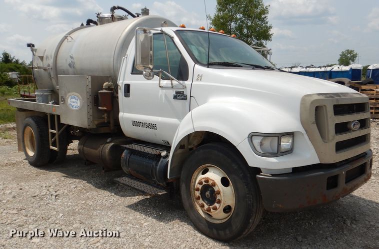 image for item DM0604 2004 Ford F650  vacuum truck