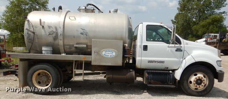 image for item DM0604 2004 Ford F650  vacuum truck