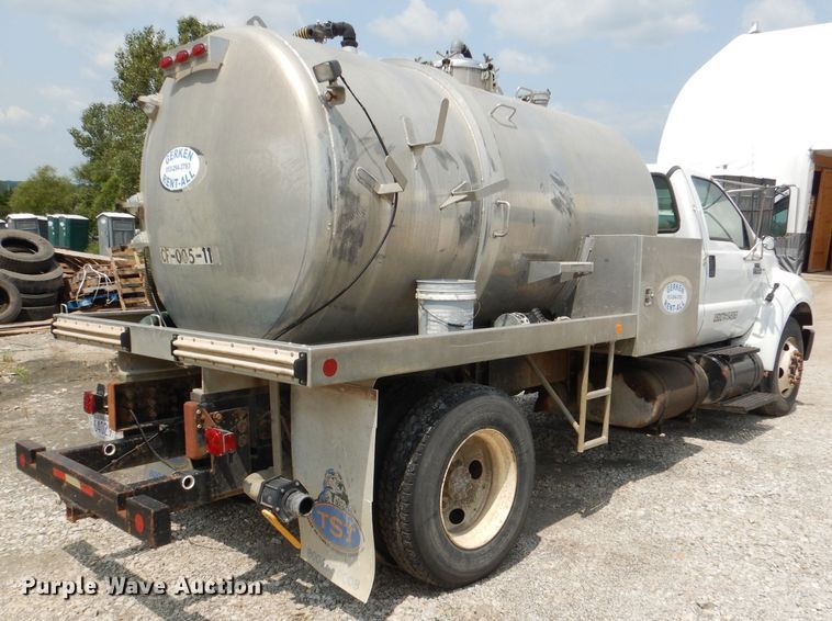 image for item DM0604 2004 Ford F650  vacuum truck