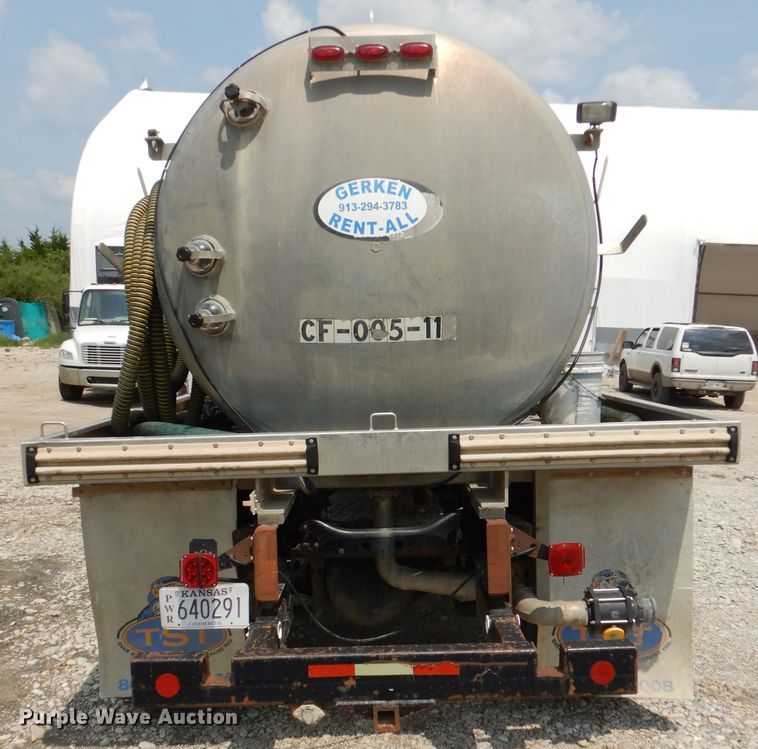 image for item DM0604 2004 Ford F650  vacuum truck