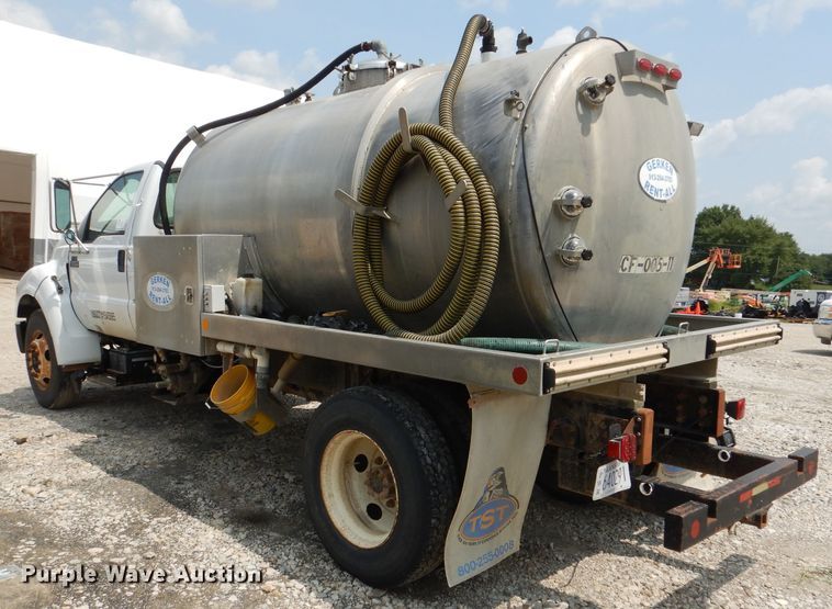 image for item DM0604 2004 Ford F650  vacuum truck