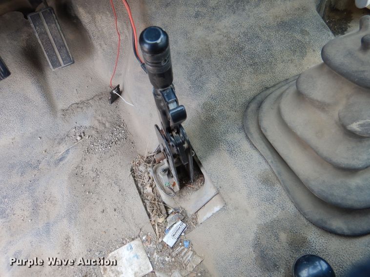 image for item DM0604 2004 Ford F650  vacuum truck