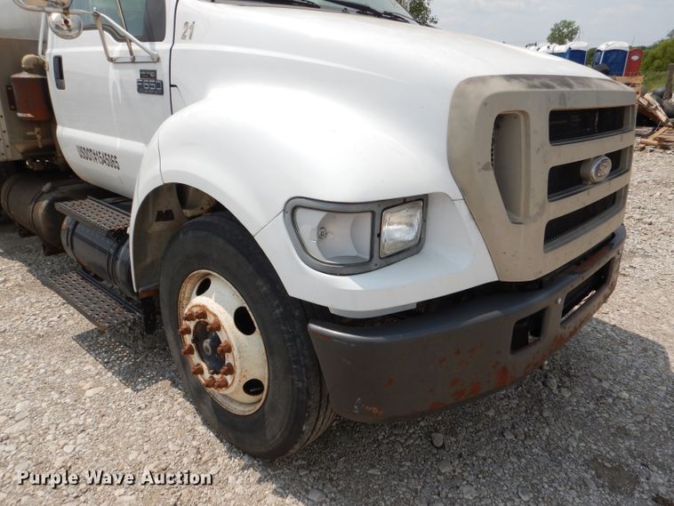 image for item DM0604 2004 Ford F650  vacuum truck