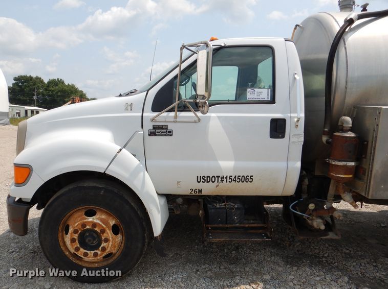 image for item DM0604 2004 Ford F650  vacuum truck