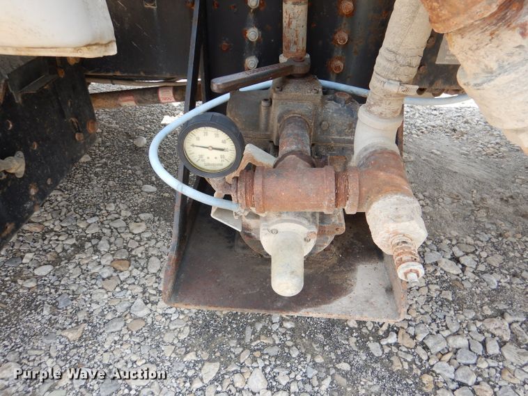 image for item DM0604 2004 Ford F650  vacuum truck