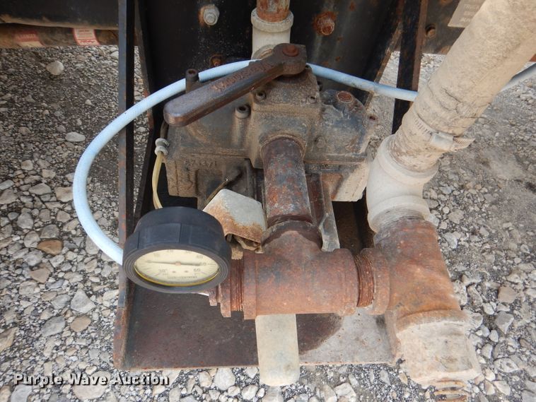 image for item DM0604 2004 Ford F650  vacuum truck