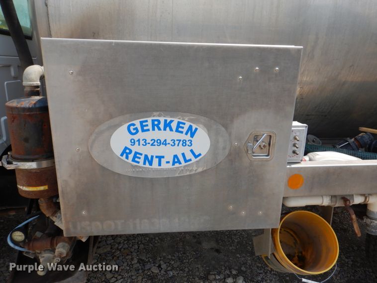 image for item DM0604 2004 Ford F650  vacuum truck