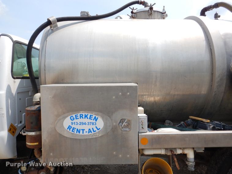 image for item DM0604 2004 Ford F650  vacuum truck