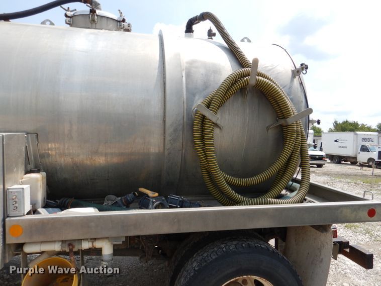 image for item DM0604 2004 Ford F650  vacuum truck