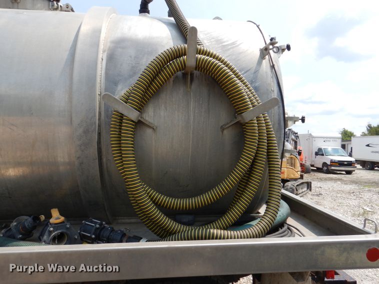 image for item DM0604 2004 Ford F650  vacuum truck