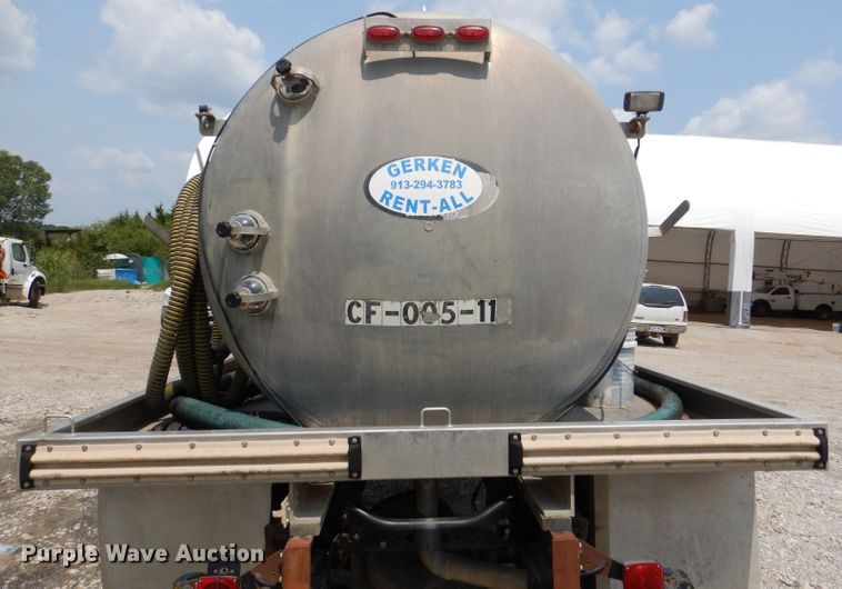 image for item DM0604 2004 Ford F650  vacuum truck