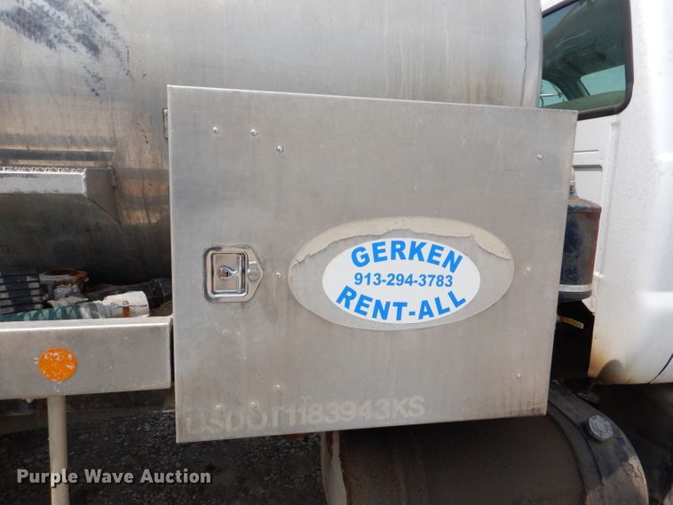 image for item DM0604 2004 Ford F650  vacuum truck