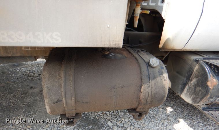 image for item DM0604 2004 Ford F650  vacuum truck