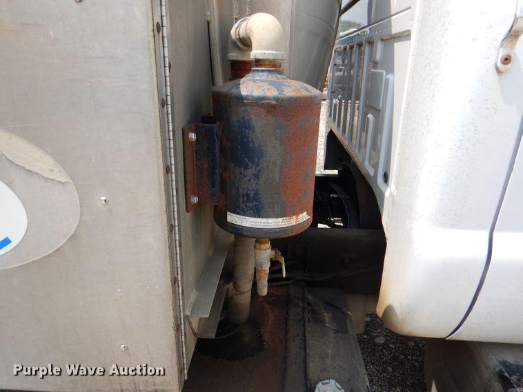 image for item DM0604 2004 Ford F650  vacuum truck