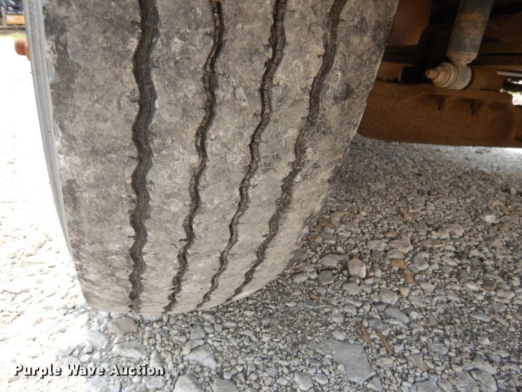 image for item DM0604 2004 Ford F650  vacuum truck