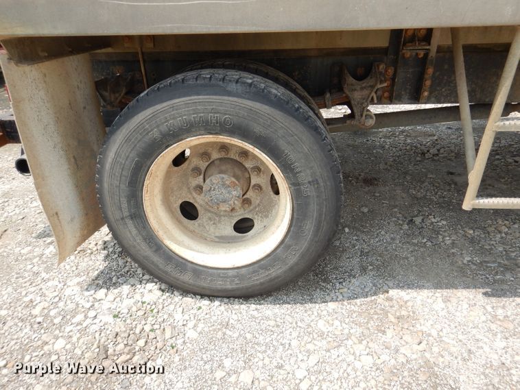 image for item DM0604 2004 Ford F650  vacuum truck