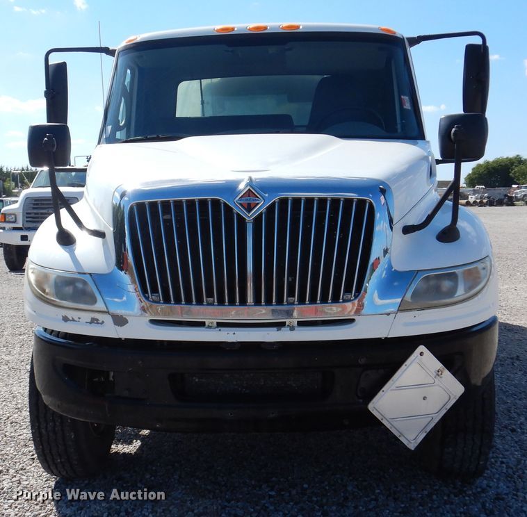 image for item DM6438 2011 International DuraStar 4400  fuel truck