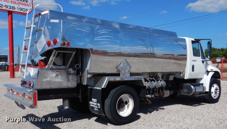 image for item DM6438 2011 International DuraStar 4400  fuel truck