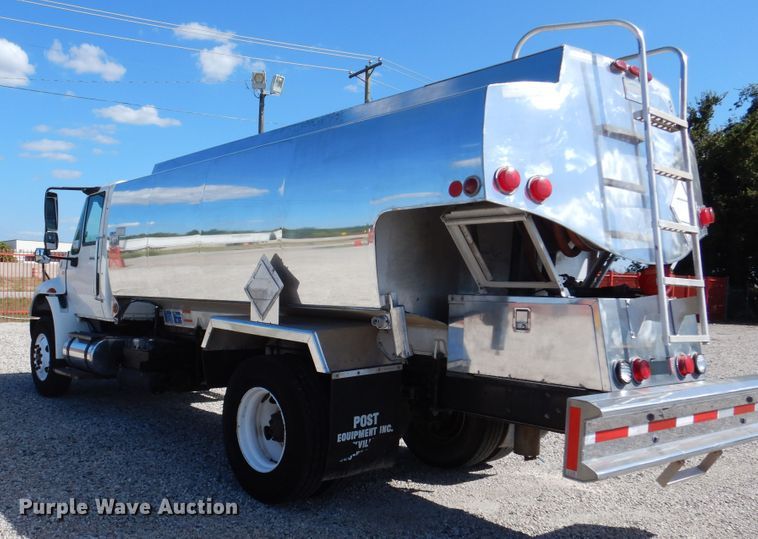 image for item DM6438 2011 International DuraStar 4400  fuel truck