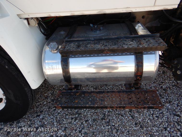 image for item DM6438 2011 International DuraStar 4400  fuel truck