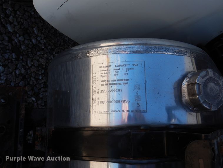 image for item DM6438 2011 International DuraStar 4400  fuel truck