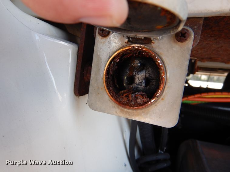 image for item DM6438 2011 International DuraStar 4400  fuel truck