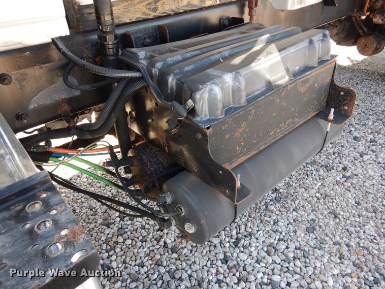 image for item DM6438 2011 International DuraStar 4400  fuel truck