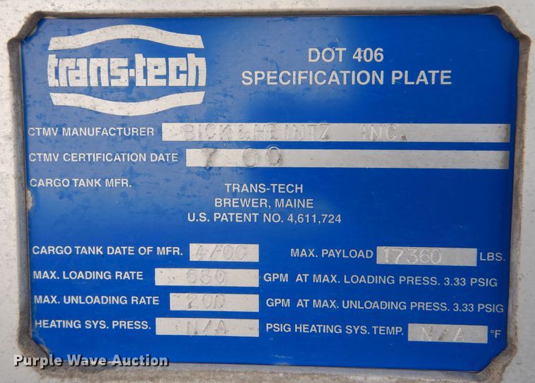 image for item DM6438 2011 International DuraStar 4400  fuel truck