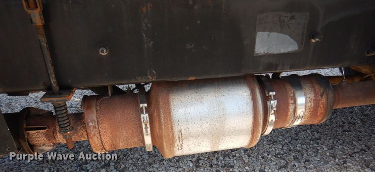 image for item DM6438 2011 International DuraStar 4400  fuel truck