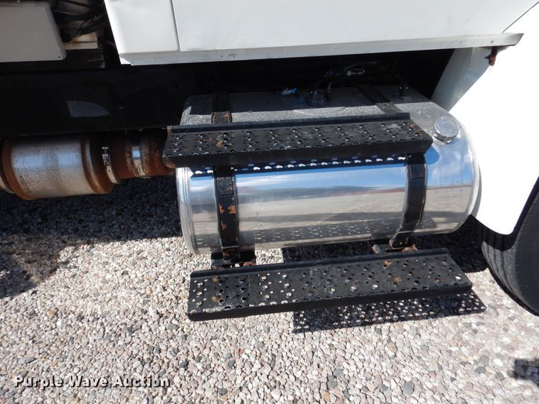 image for item DM6438 2011 International DuraStar 4400  fuel truck